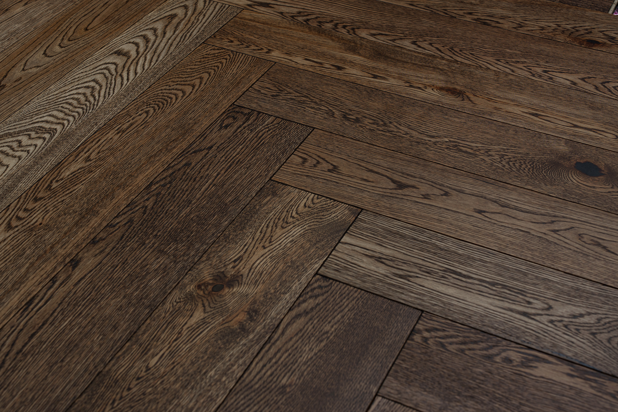 Паркетная доска AmberWood Венгерская елочка Дуб Коттедж Кантри бесцветное масло, браш 915х127х14 мм (0,93 м2/упак)